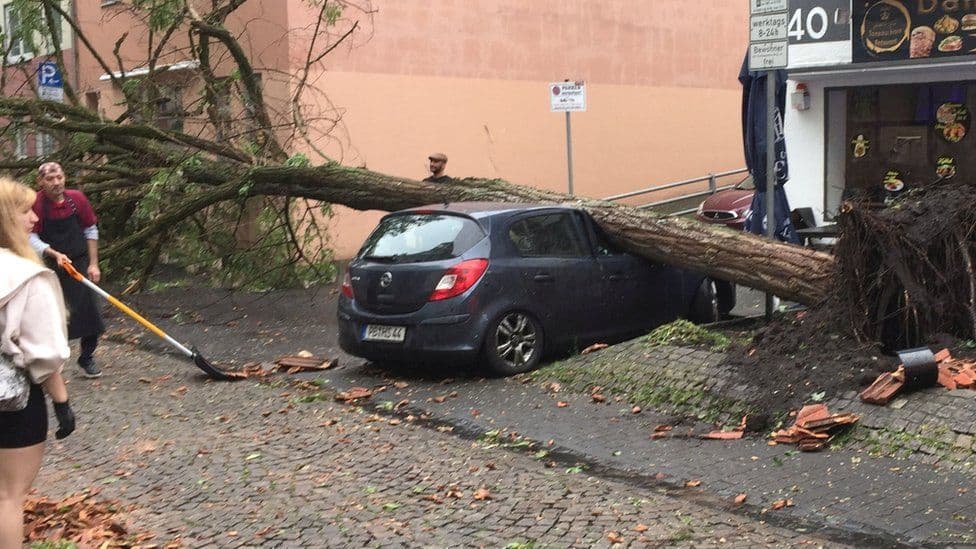 Tornado godet Gjermaninë, një i vdekur dhe 43 të plagosur