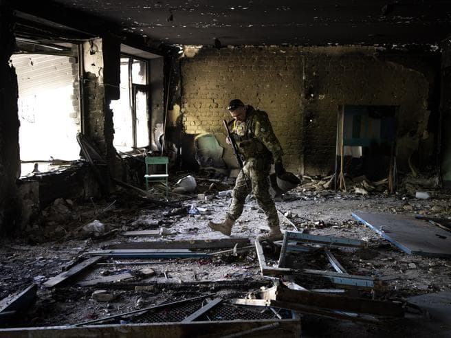 Rusia: Lirojmë trupat e regjimentit Azov, na jepni në këmbim oligarkun Medvedchuk