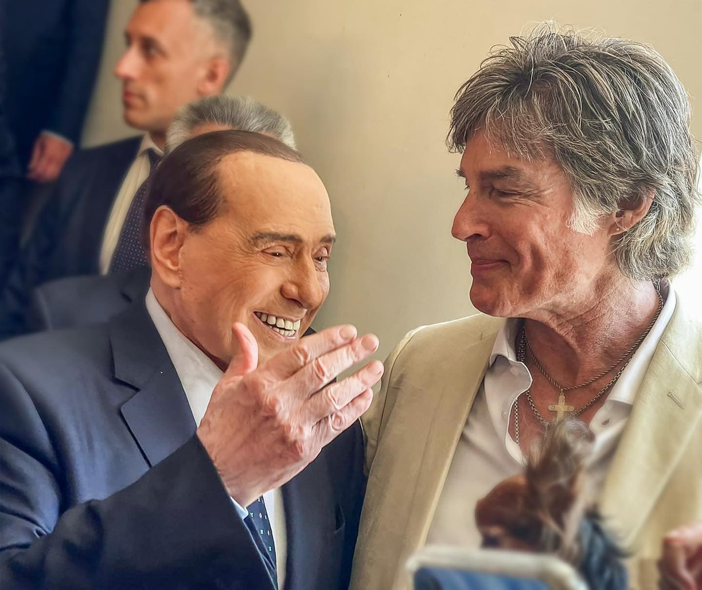 Nga “Beautiful” në konventën e partisë së Berlusconit