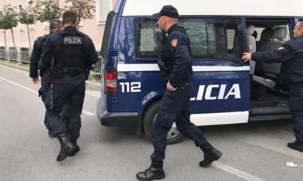 Lëvizte me makinë pa patentë dhe nën efektin e drogës, arrestohet inspektori i policisë
