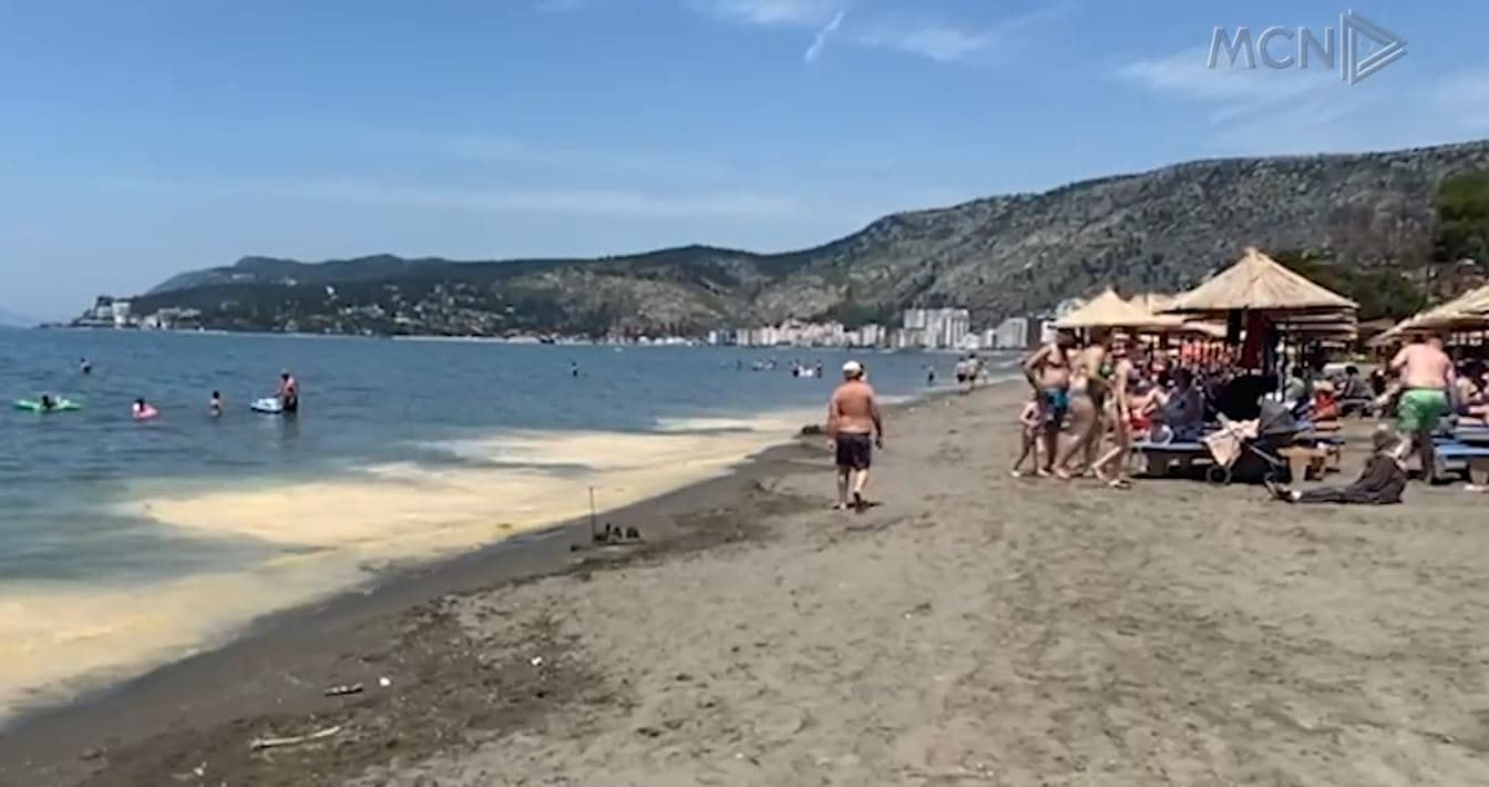 Ndotet vija bregdetare në Shëngjin (Video)