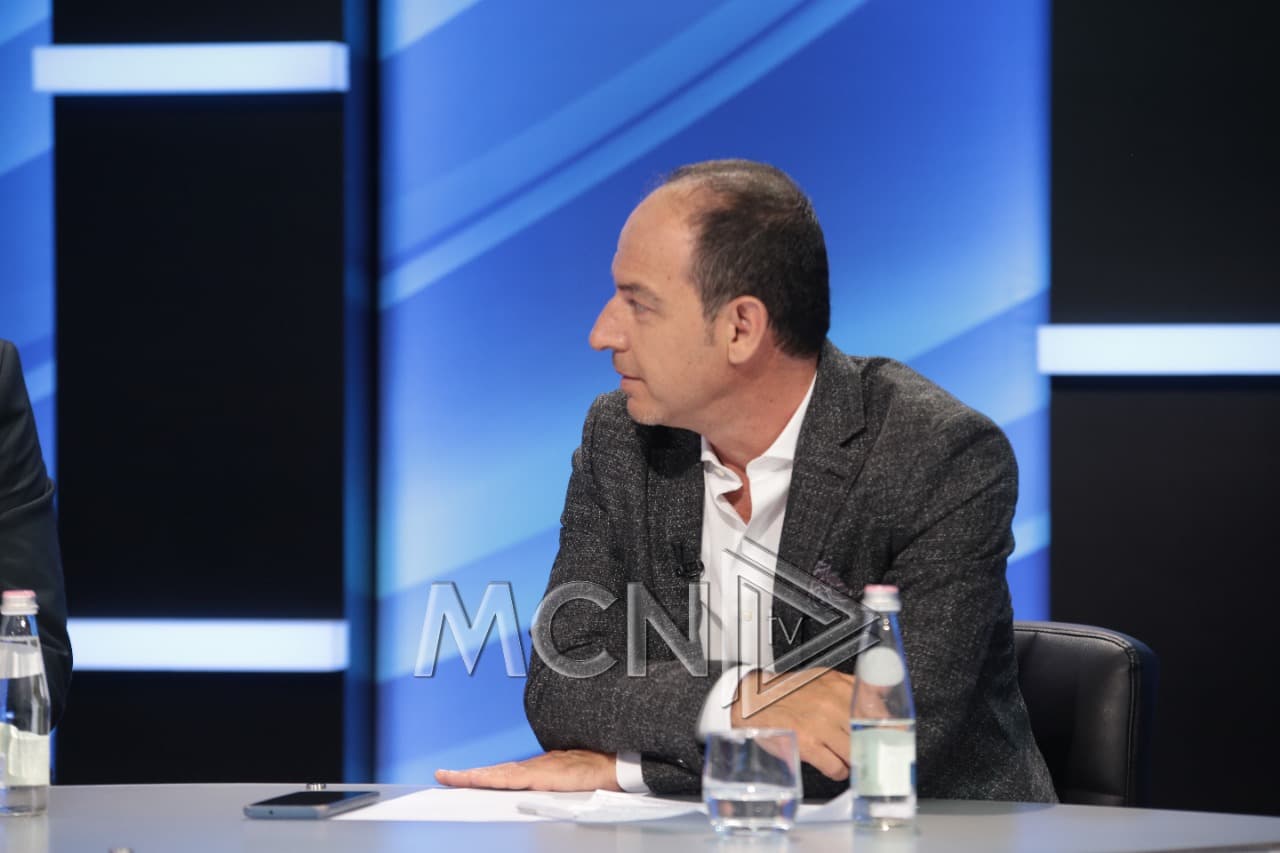 Gjinishi: Të krijosh një debat pse u zu sheshi për 2 orë më duket e tepruar, vajzat dhe gratë s'duhet të detyrohen të mbulohen