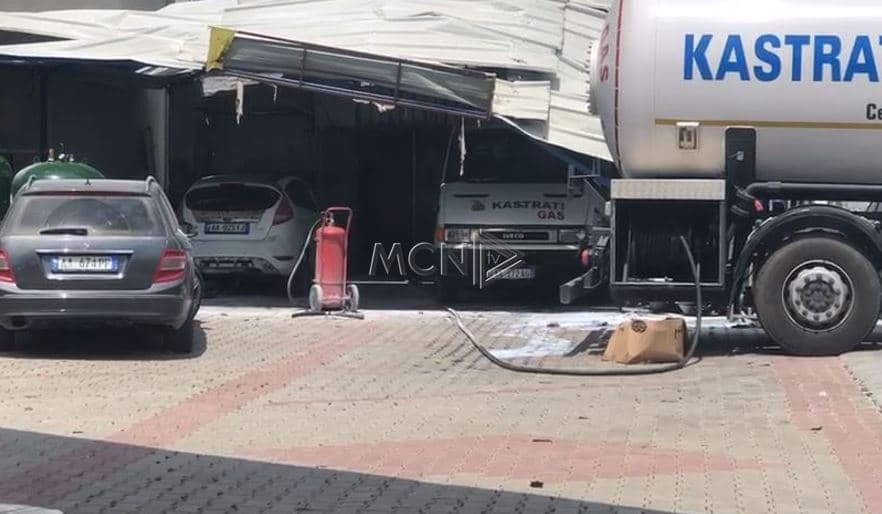  Shpërthen bombola e gazit në një karburant në Durrës, plagosen dy punonjësit