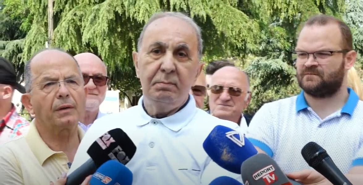 Protestë para Kuvendit për Butrintin/ Baçe: Plan qesharak, e kthen në qendër diskosh!