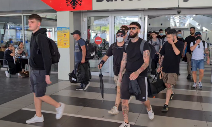 Tifozët e Romës mbërrijnë në Shqipëri, zbulohen rregullat: Mos ecni vetëm dhe respektoni Tiranën