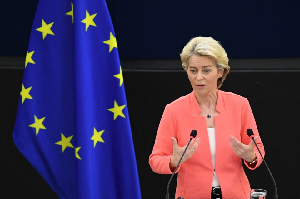 Von der Leyen: Konfiskimi i aseteve të oligarkëve rusë, për të rindërtuar Ukrainën