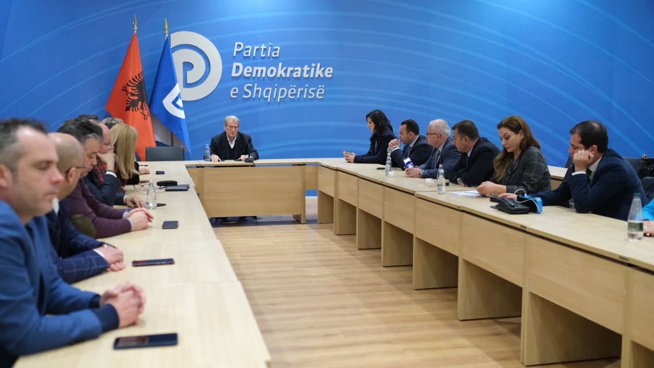 Përfundon mbledhja e “Rithemelimit”, zbardhen 46 emrat e propozuar për anëtar Kryesie