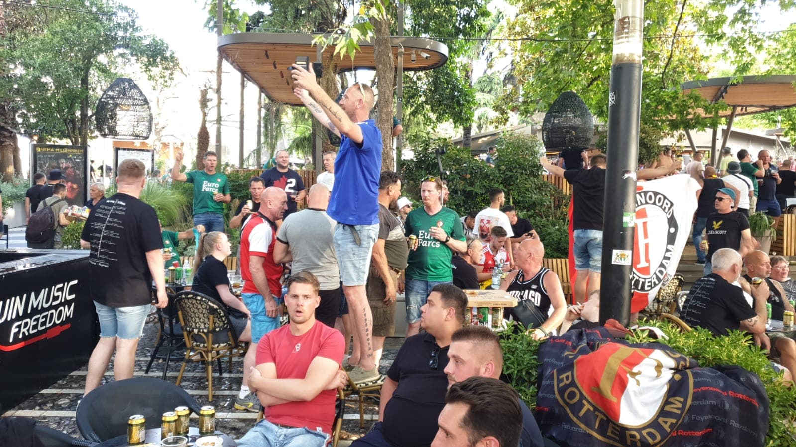 Konflikt pas finales së Conference League/ Në pranga holandezi, policia i gjen kokainë