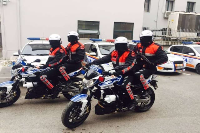 Grabitet një biznes në Tiranë, policia në kërkim të autorëve