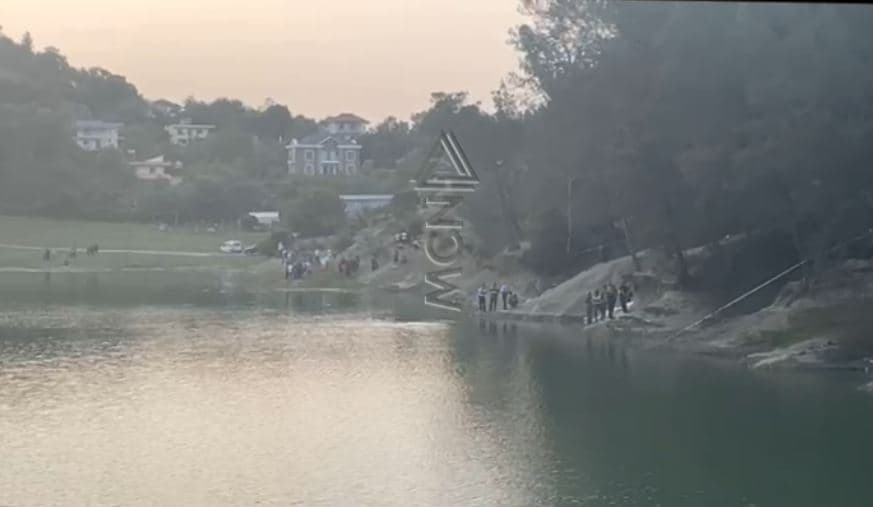 Polumbarët nxjerrin trupat e dy fëmijëve që u mbytën në liqenin e Prushit, ishin vëllezër (Video)