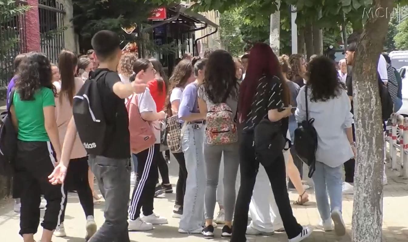 Kusht për uljen e mesatareve të degëve. Maturantët: Na privojnë mundësitë. Laçi: Të aplikohet për master