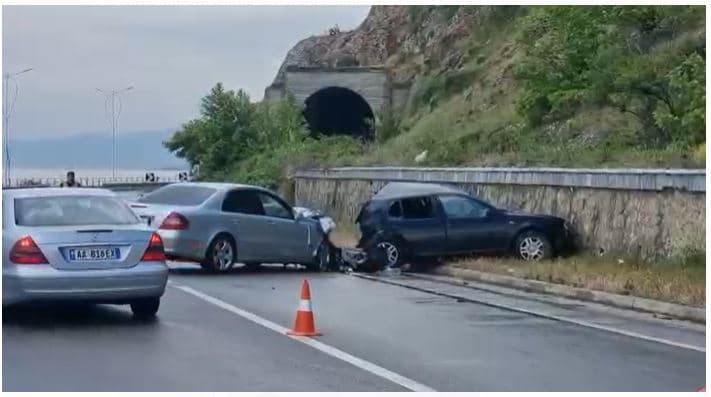 Video/ Aksidentohen dy automjete në Pogradec, plagosen 4 persona