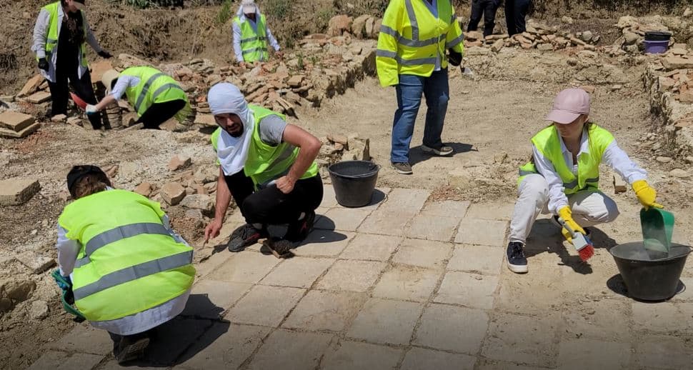 Zbulohet termi romak në Rrasë të Belshit, arkeologë dhe studiues nisin gërmimet