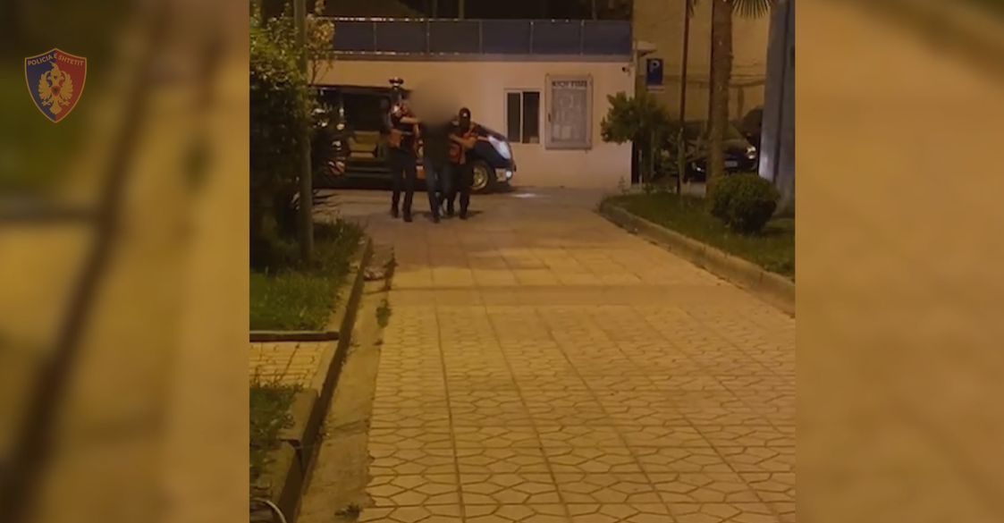 Po transportonte 33 emigrantë të paligjshëm, arrestohet 27-vjeçari në Himarë