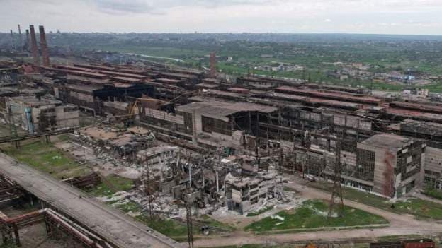 Rusia: Trupat e gjetur në fabrikën e çelikut Azovstal do t'i dorëzohen Ukrainës
