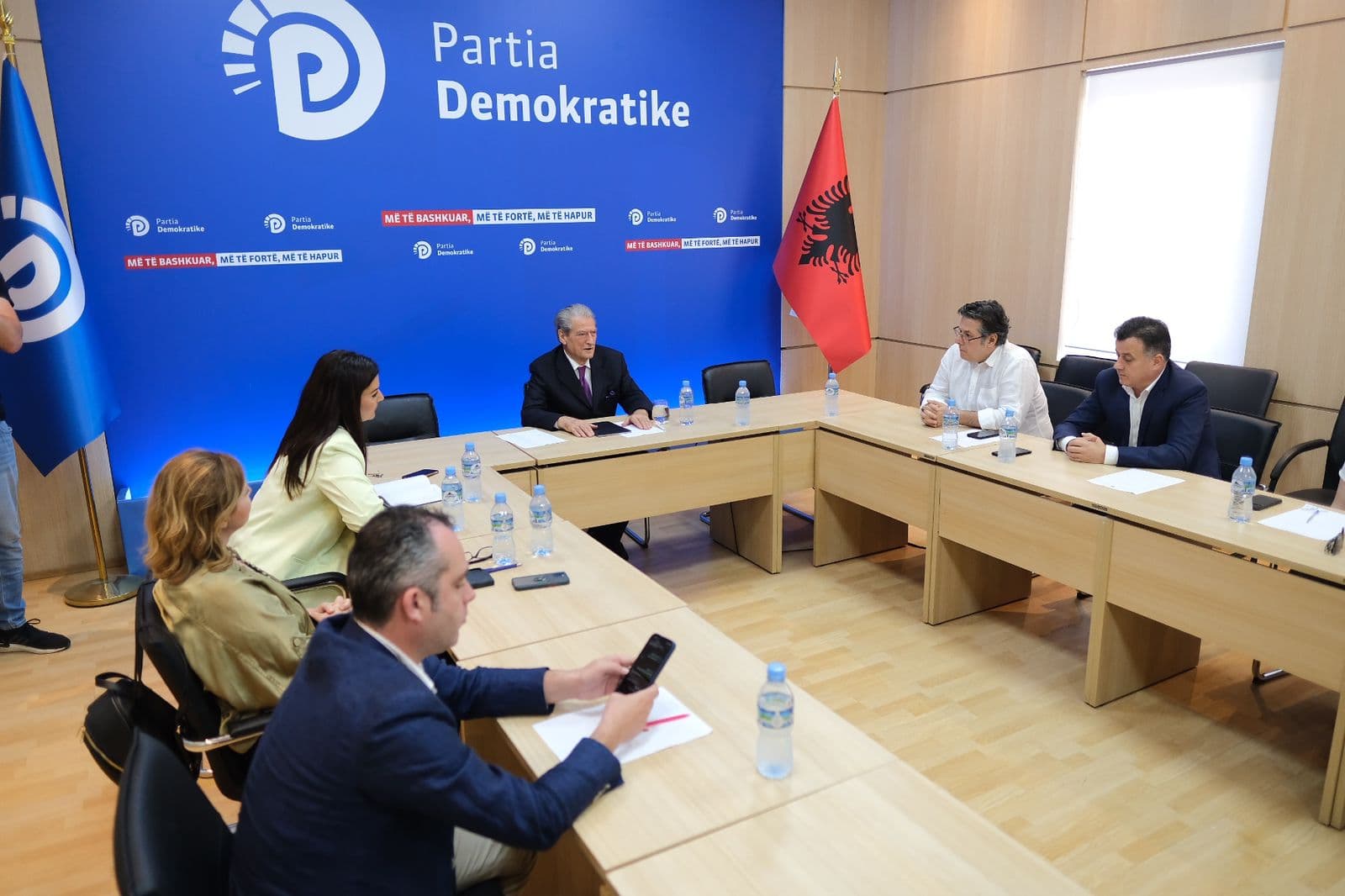 Berisha mbledh Kryesinë/ Emrat për sekretariatet dhe nënkryetarët e PD