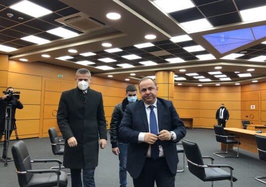 Gjykata e Lartë bëhet me 13 gjyqtarë, Meta dekreton Sokol Ngresin 
