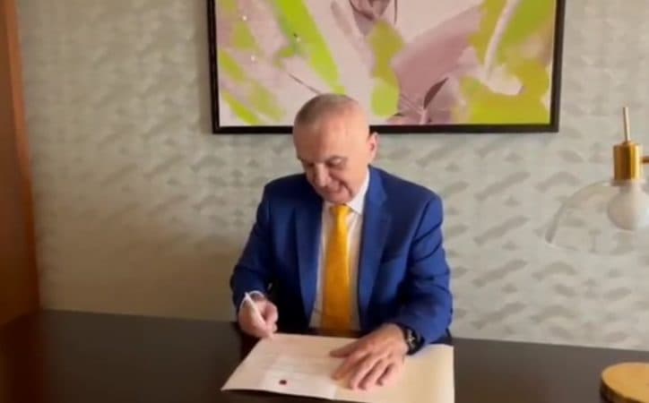 Meta firmos lirimin nga detyra të Bajram Begaj, i hapet rruga drejt Presidencës