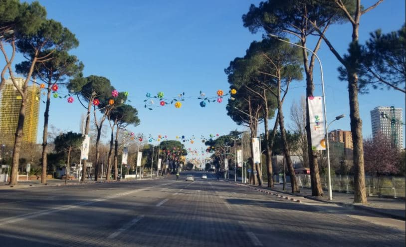Sot dita pa makina/ Kufizohet qarkullimi në akset rrugore në disa qytete në vend