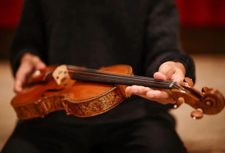 Violina e rrallë dhe e zbukuruar e Stradivarit në ankand, mund të shitet 11 milionë dollarë 