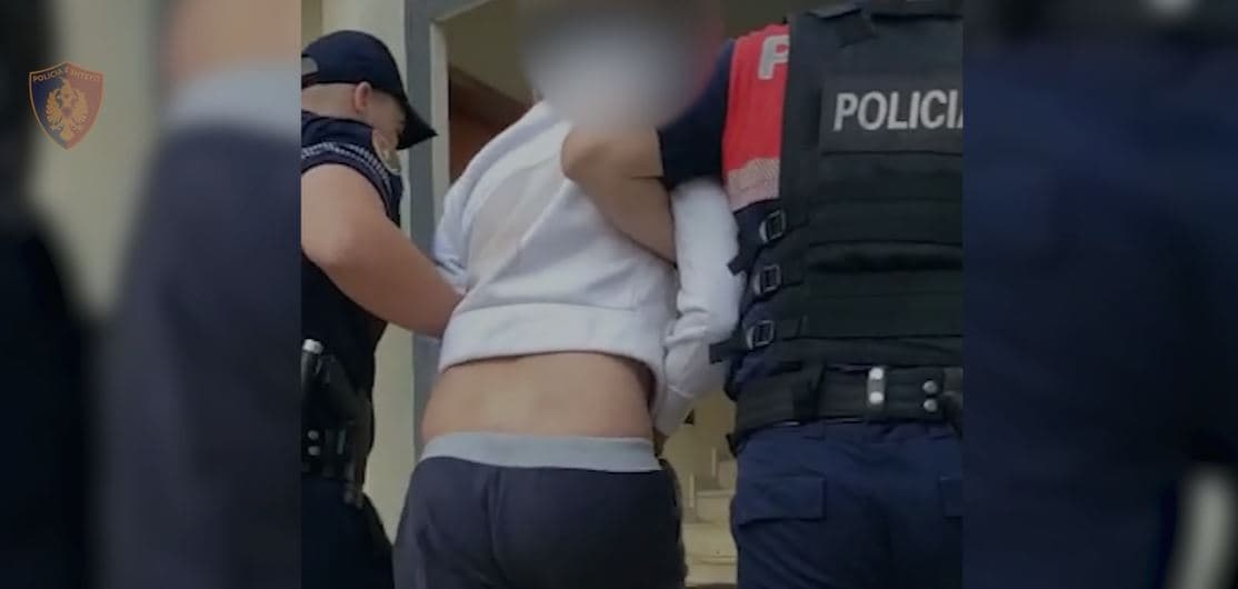 Djegia e zyrës së noterit në Sarandë, pranga autorit të dyshuar/ Person me precedentë