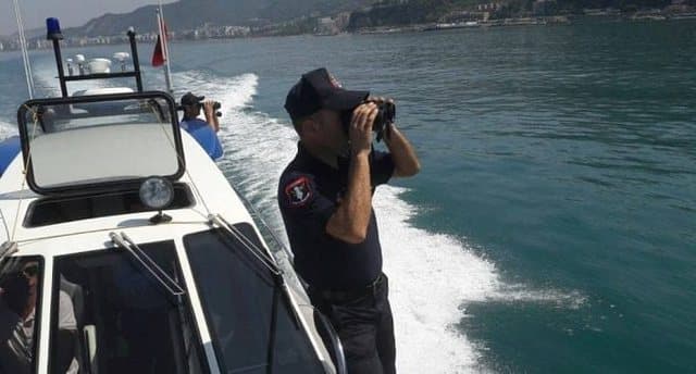 Fundoset jahti në bregdetin e Zvërnecit, shpëtojnë dy turistët italianë