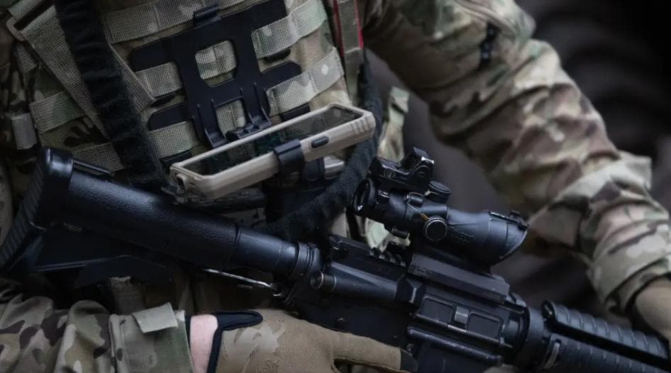 Rusia: Armët e nisura për Ukrainën, përfundojnë në tregun e zi
