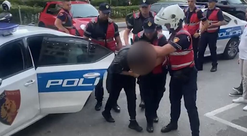 Qarkullonte me armë zjarri, në pranga 40-vjeçari