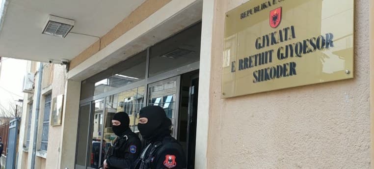 "Shtëpia e barit" në Koplik, Gjykata jep masën "arrest me burg" për  tre të arrestuarit