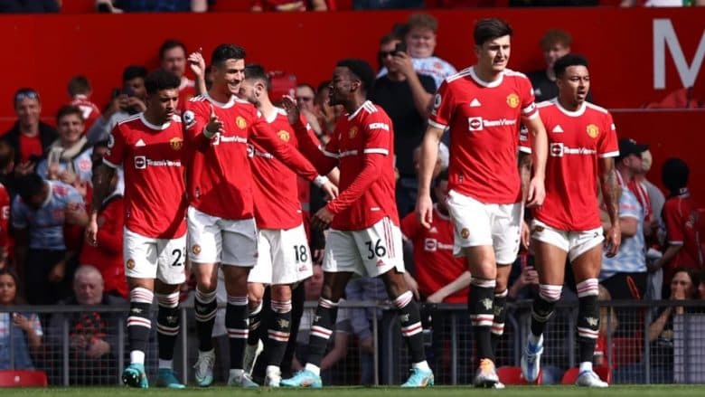 Revolucion te Manchester United, klubi njofton largimin e 11 lojtarëve