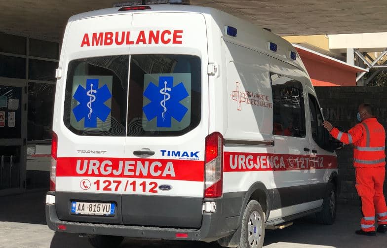 E rëndë në Tiranë/ Bie nga kati i pestë i banesës fëmija 2 vjeç, humb jetën