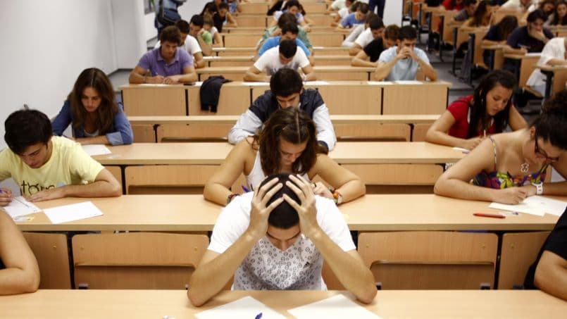 Mbi 33 mijë maturantë i nënshtrohen sot provimit të Gjuhës Shqipe dhe Letërsisë