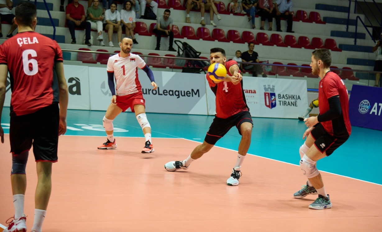 Volejboll/ Shqipëria zhgënjen ndaj Rumanisë, kuqezinjtë mposhten 3-0 me sete