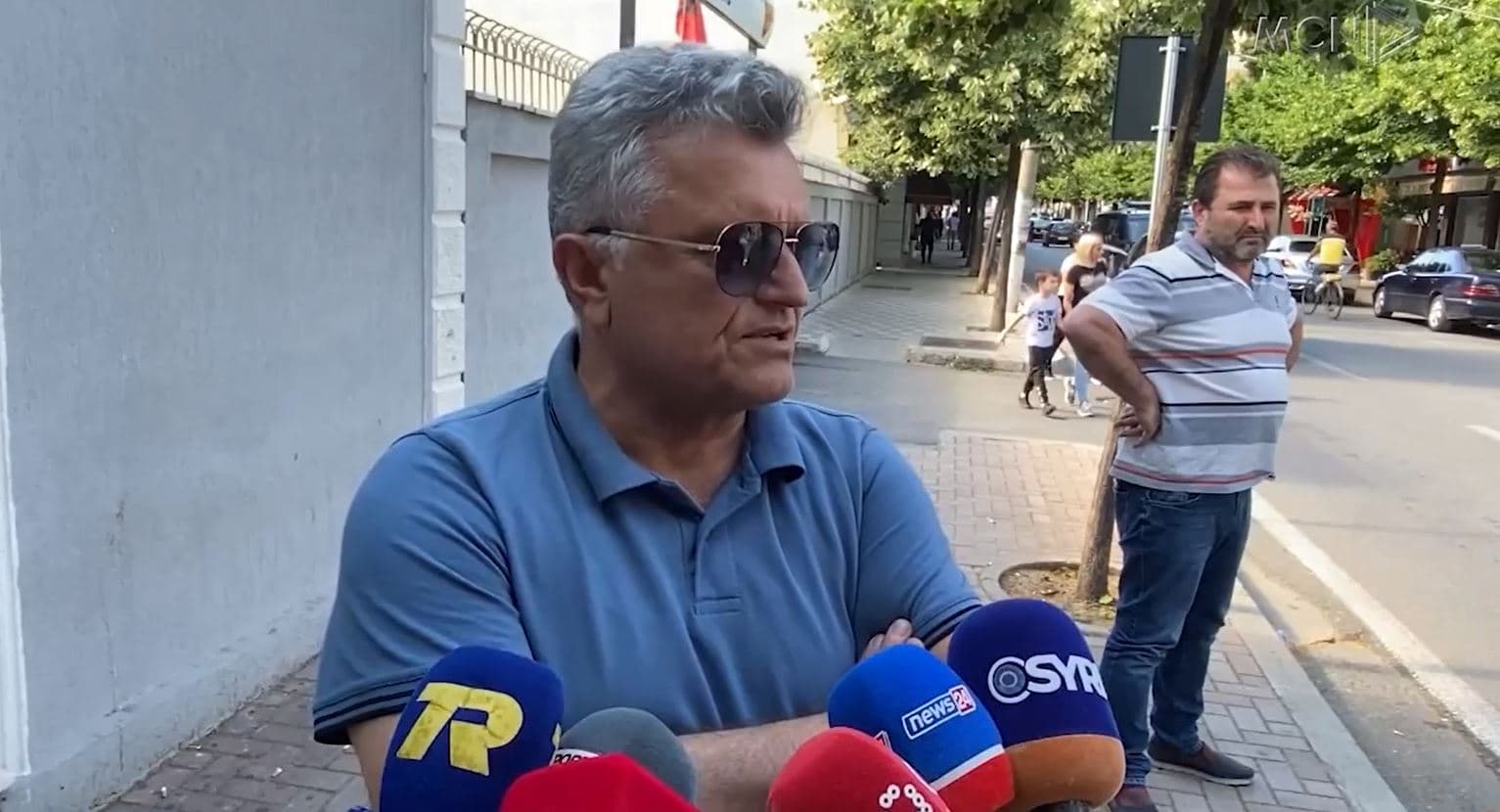 Kompania e internetit, akuza policisë për dhunë/ Bashkia Lezhë: Kompania ka bërë punime pa leje (VIDEO)