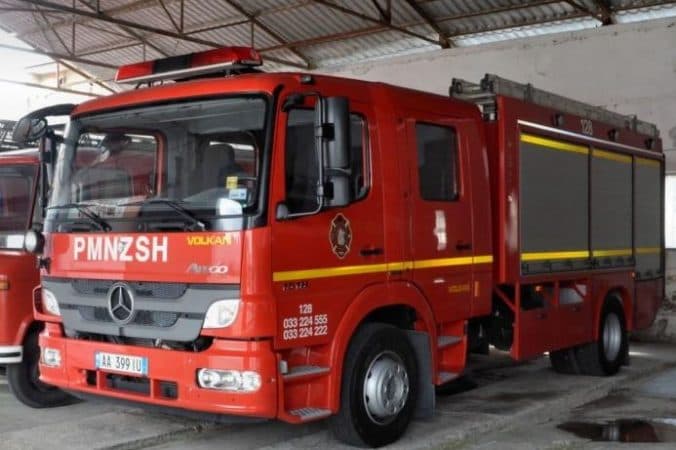 Përfshihet nga flakët banesa në "Shkëmbin e Kavajës", lëndohet 43-vjeçari nga Kosova