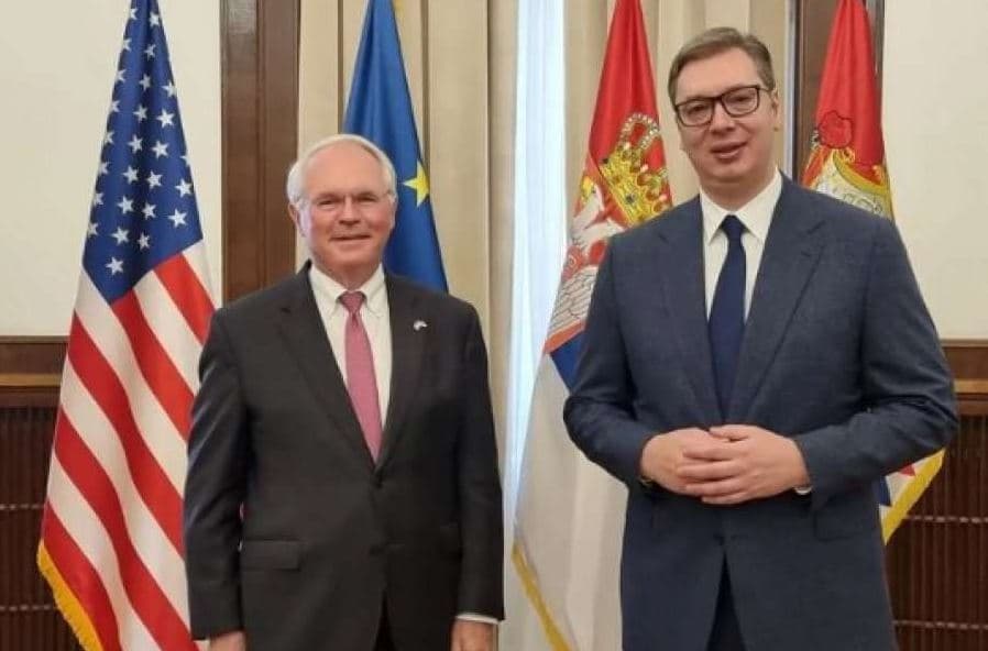 Agresioni rus në Ukrainë, ambasadori amerikan fton Serbinë të pozicionohet