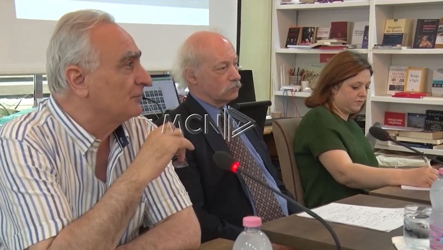 Politika shqiptare, burim i gjuhës së urrejtjes. Mendel: Problem kryesor mediat online (VIDEO)