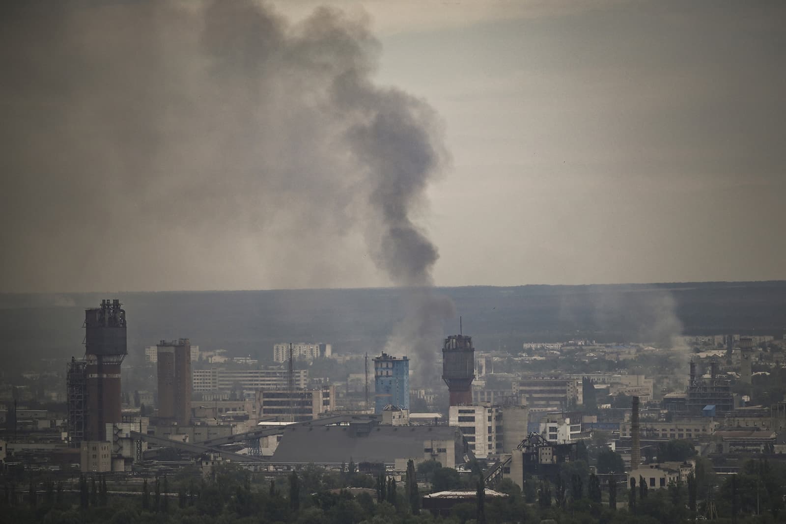 Guvernatori i Severodonetskut: Të gjitha urat në qytet janë shkatërruar