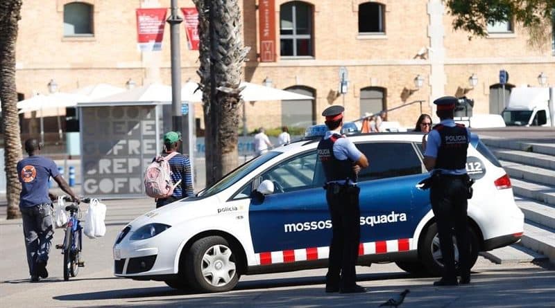 E rëndë në Spanjë/ 32-vjeçarja shiptare vret fëmijën 2 vjeç, dhunon edhe binjakun tjetër