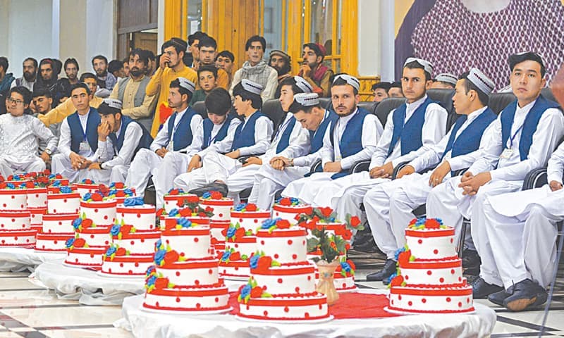 Pas luftës, nisin dasmat afgane/ Ceremoni masive me 70 nuse në Kabul (FOTO)