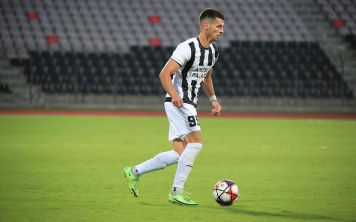 Arrihet marrëveshja, Laçi rinovon me Zarubicën