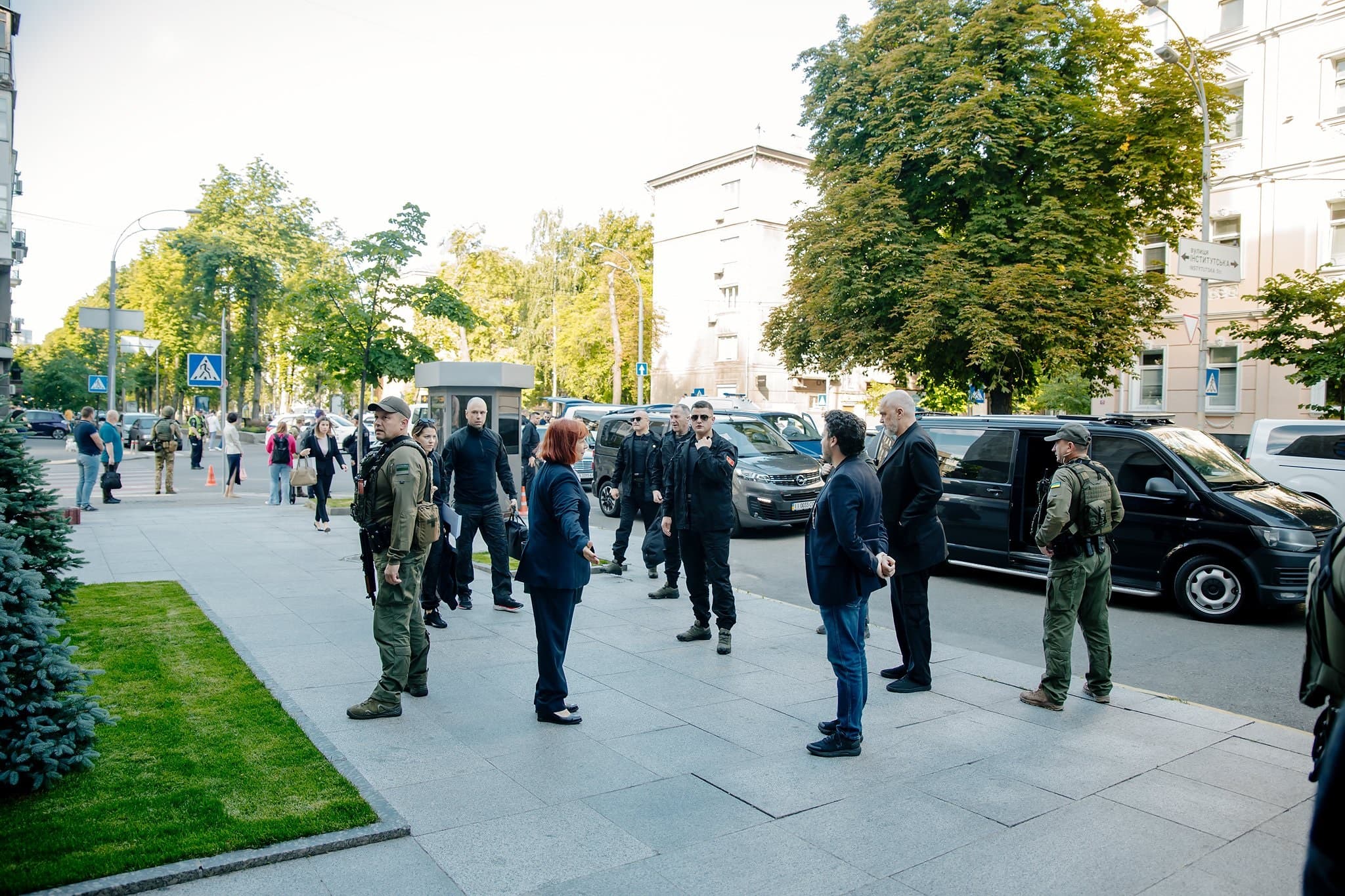 Rama dhe Abazoviç mbërrijnë në Kiev, në mesditë konferencë të përbashkët me Zelenskyn
