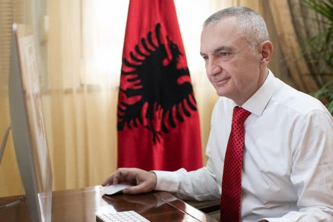 Presidenti Meta dekreton 2 gjyqtarët e rinj të Gjykatës së Lartë