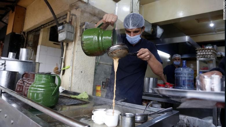 "Të mbajmë ekonominë në këmbë!"/ Pakistanezëve u kërkohet të pijnë më pak çaj