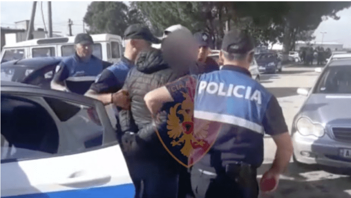 Abuzonte seksualisht me vajzat e tij të mitura, vihet në pranga babai në Kavajë