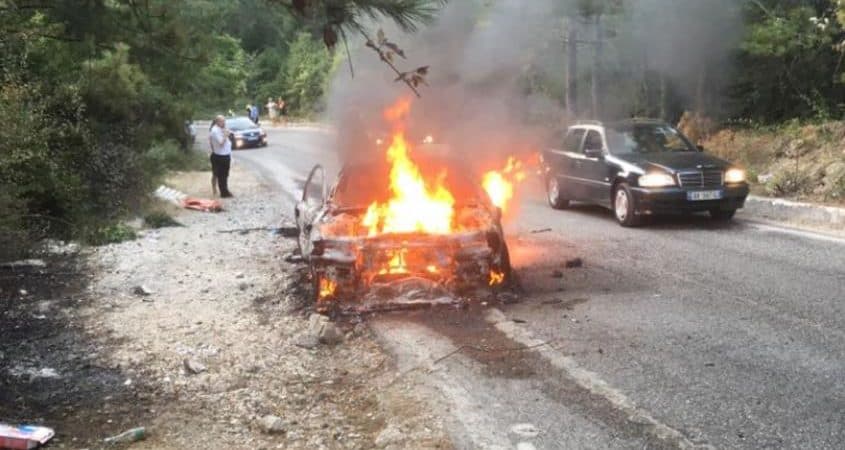 Makina merr flakë në ecje e sipër, dyshimet paraprake të policisë