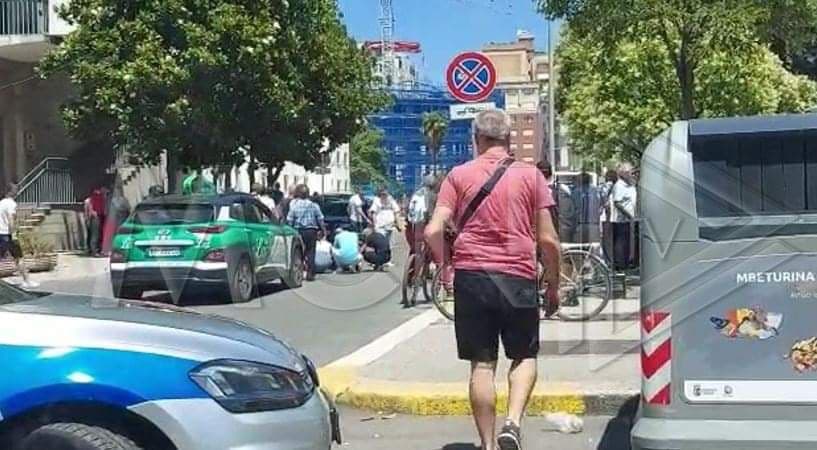 Aksident në Tiranë, taksia përplas të moshuarën (Video)