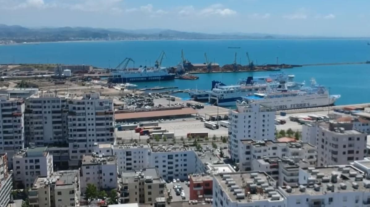 Egjiptianë e arabë blejnë shtëpi në durrës (VIDEO)