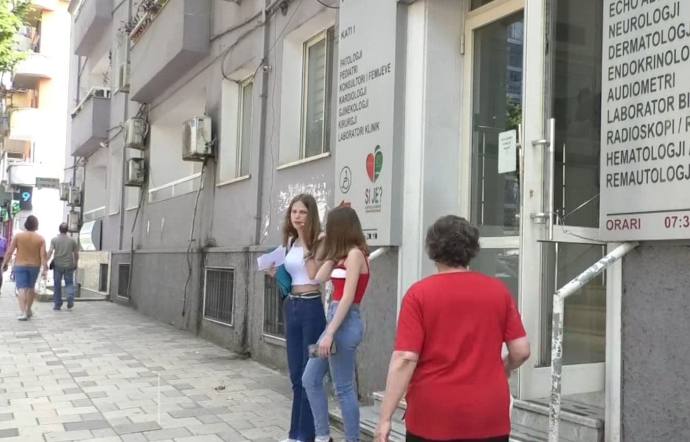Poliklinikat/ Shteti “i mban varur”, pacientët analiza te privati (VIDEO)