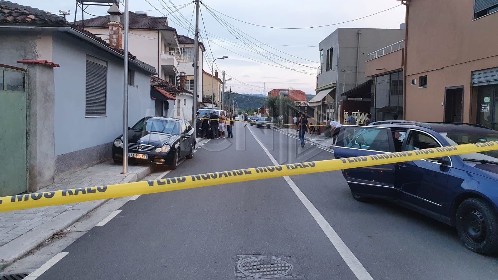 Terror në Elbasan/ Qëllohet 7 herë në drejtim të 30-vjeçarit që po qarkullonte me makinë